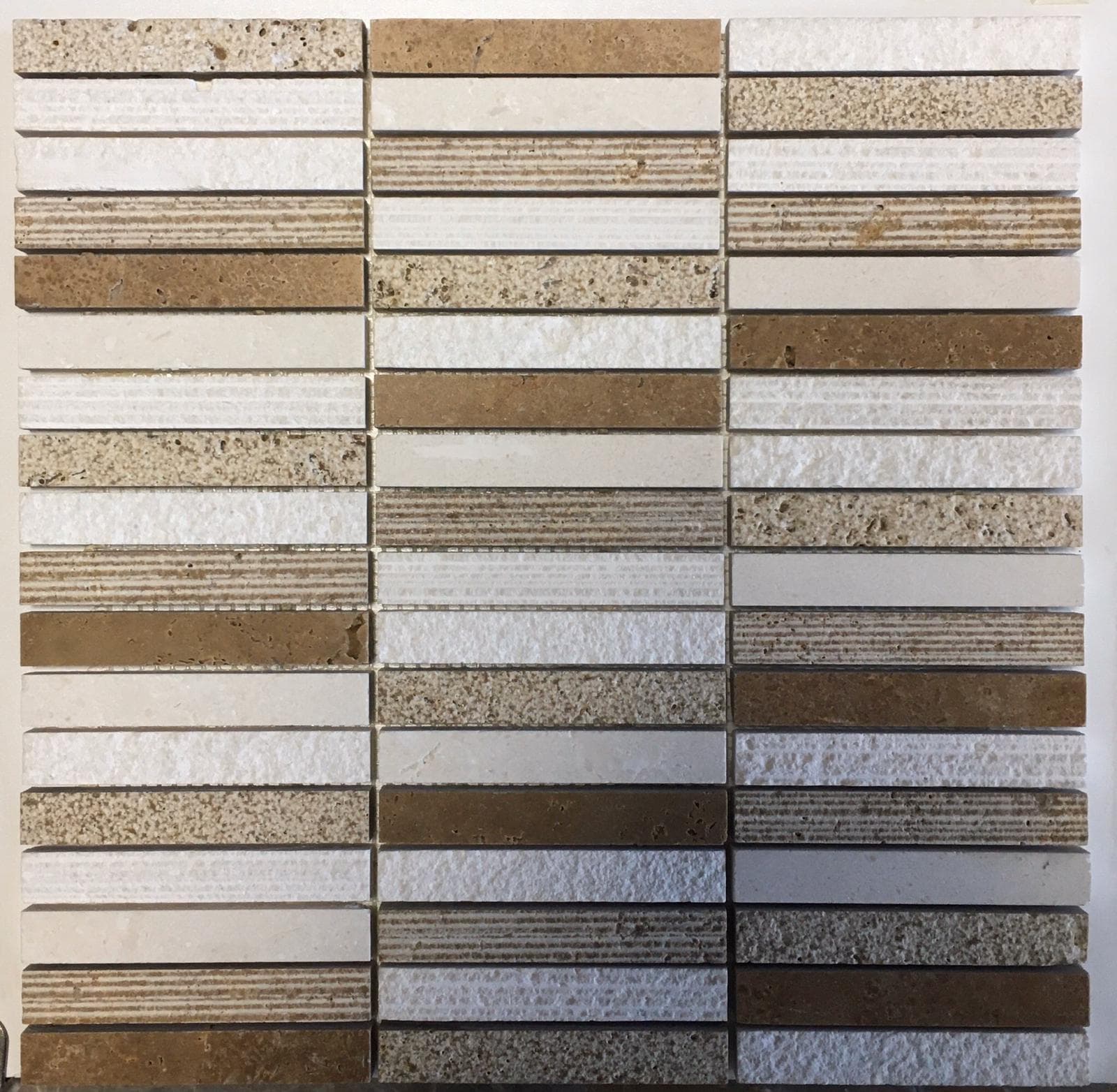 Noce Traverten Taraklı Kumlamalı Taş 1.5x10 cm — ürün görseli 1